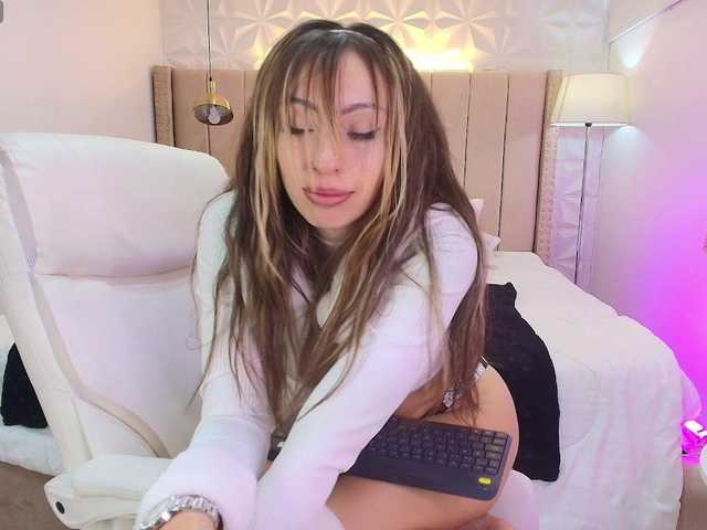 milu-beluci live cam on BongaCams