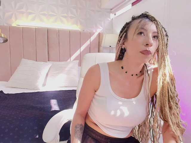 milu-beluci live cam on BongaCams
