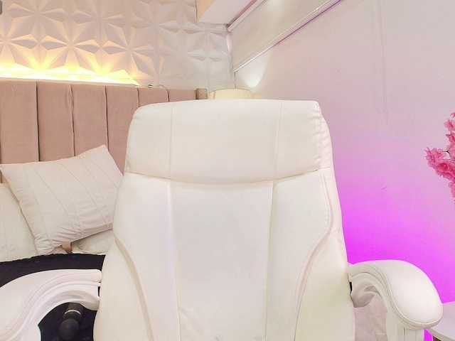 milu-beluci live cam on BongaCams