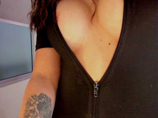 milu-beluci live cam on BongaCams