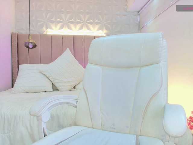 milu-beluci live cam on BongaCams