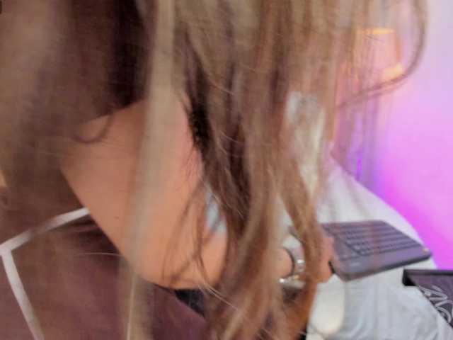 milu-beluci live cam on BongaCams
