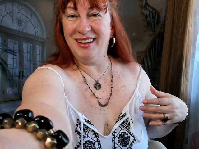 LuckySveta live cam on BongaCams