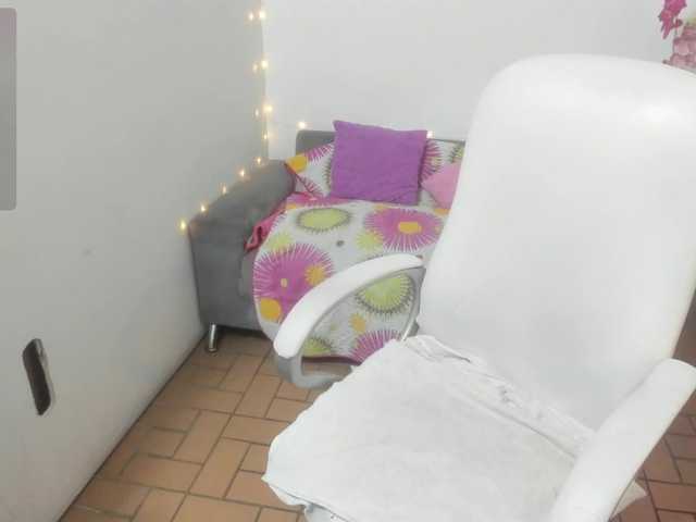 Evil-neighbor live cam on BongaCams