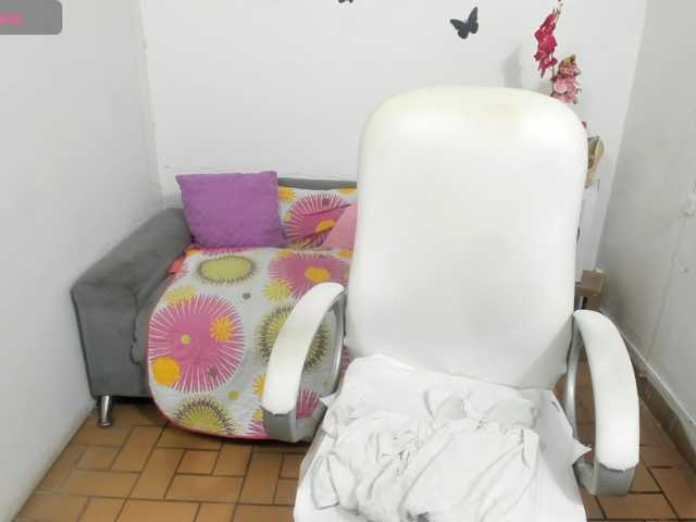 Evil-neighbor live cam on BongaCams