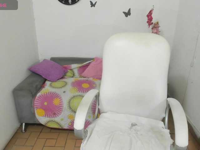 Evil-neighbor live cam on BongaCams