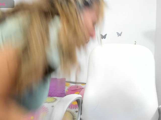 Evil-neighbor live cam on BongaCams
