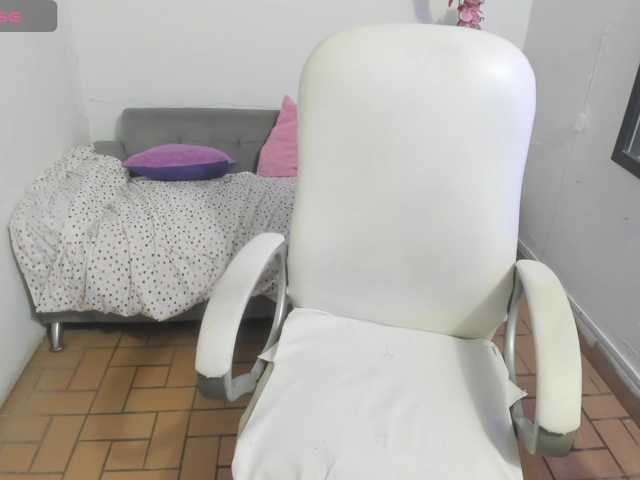 Evil-neighbor live cam on BongaCams