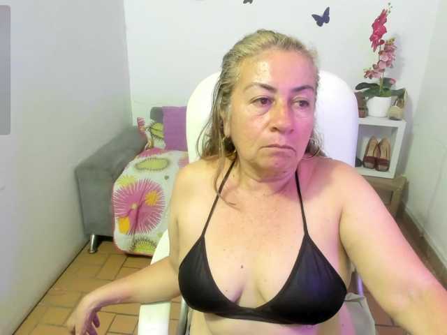 Evil-neighbor live cam on BongaCams