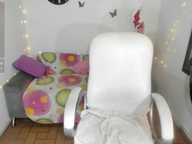 Evil-neighbor live cam on BongaCams