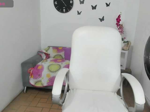 Evil-neighbor live cam on BongaCams