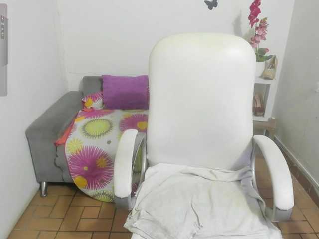 Evil-neighbor live cam on BongaCams
