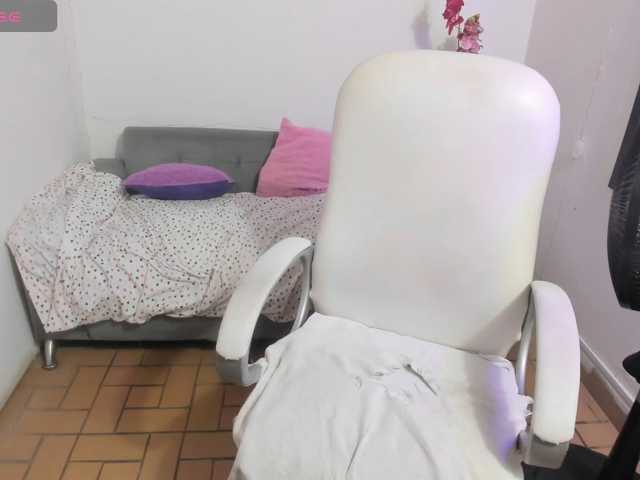 Evil-neighbor live cam on BongaCams