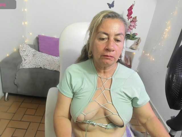 Evil-neighbor live cam on BongaCams