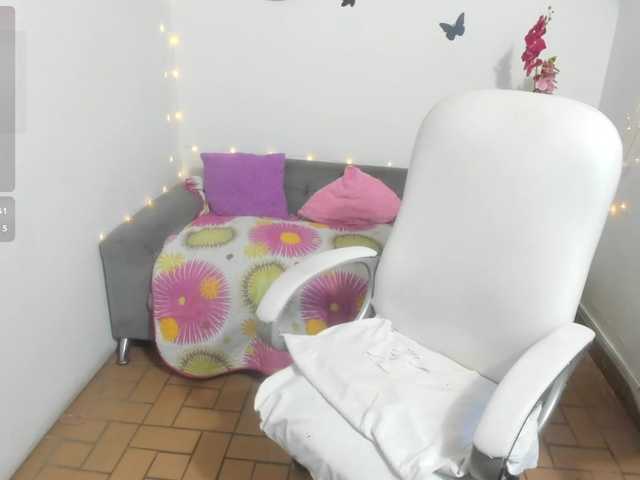 Evil-neighbor live cam on BongaCams