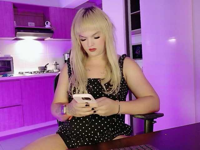 KendallCurkov live webcam show