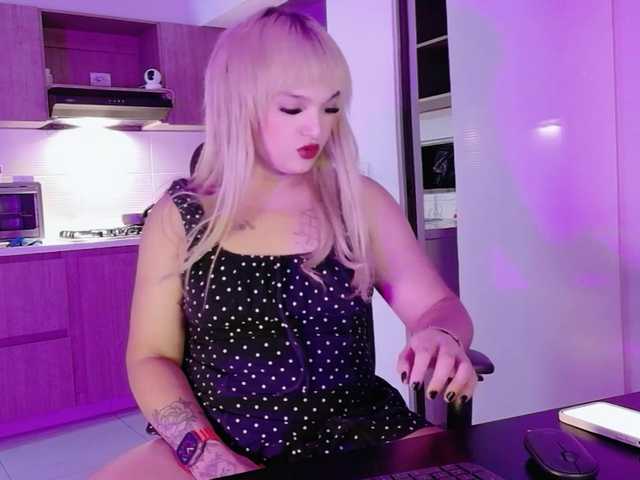 KendallCurkov live webcam show