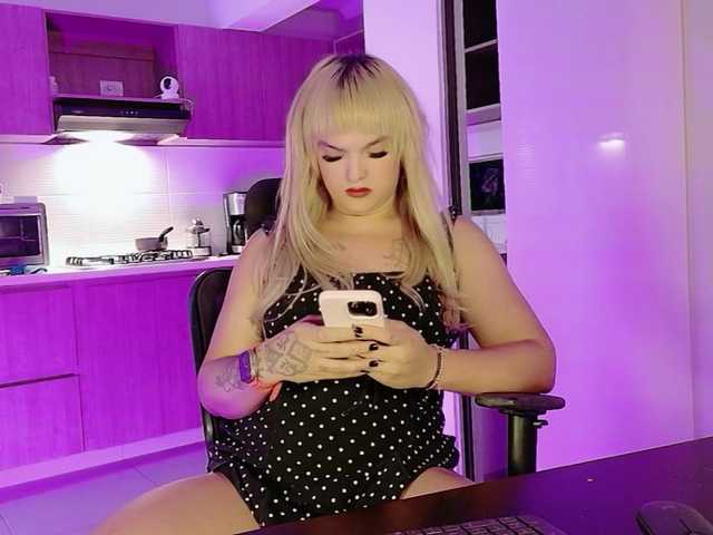 KendallCurkov live webcam show