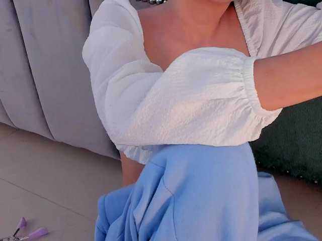 TinyRouse's BongaCams show and profile