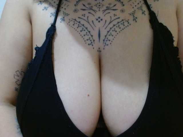 Lilithfire live cam on BongaCams