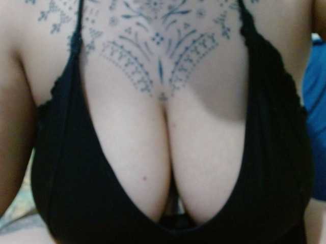 Lilithfire's BongaCams show and profile