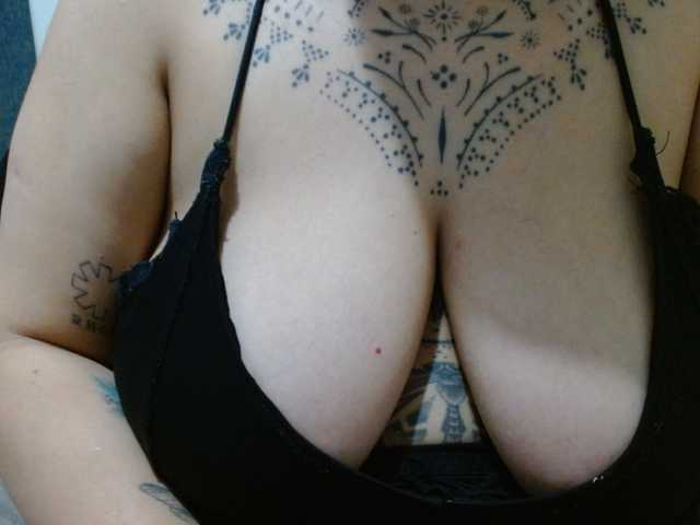Lilithfire live cam on BongaCams