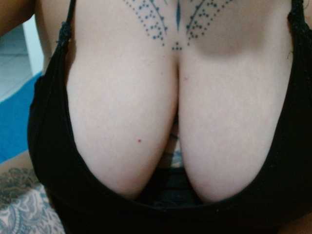 Lilithfire's BongaCams show and profile