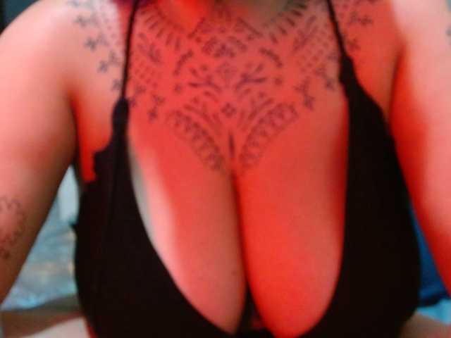 Lilithfire's BongaCams show and profile