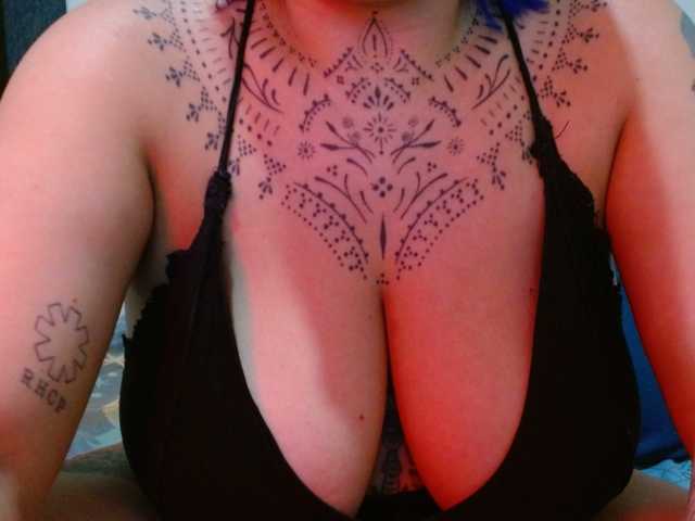 Lilithfire's BongaCams show and profile