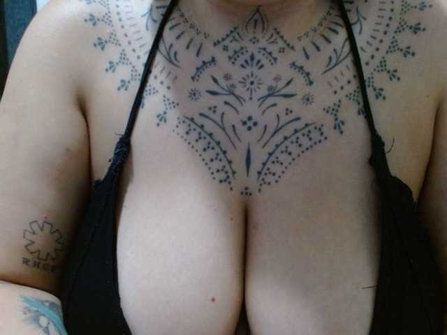 Lilithfire's BongaCams show and profile