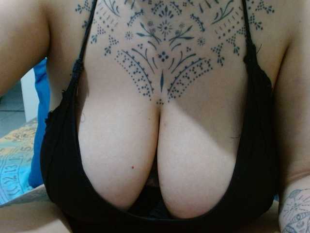 Lilithfire's BongaCams show and profile