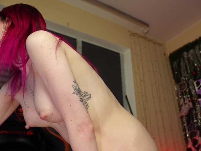 BlueCherry's BongaCams show and profile