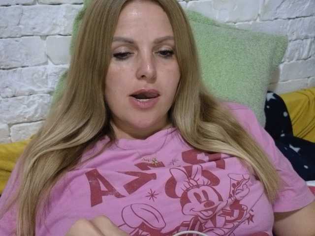 AngelAlone live cam preview