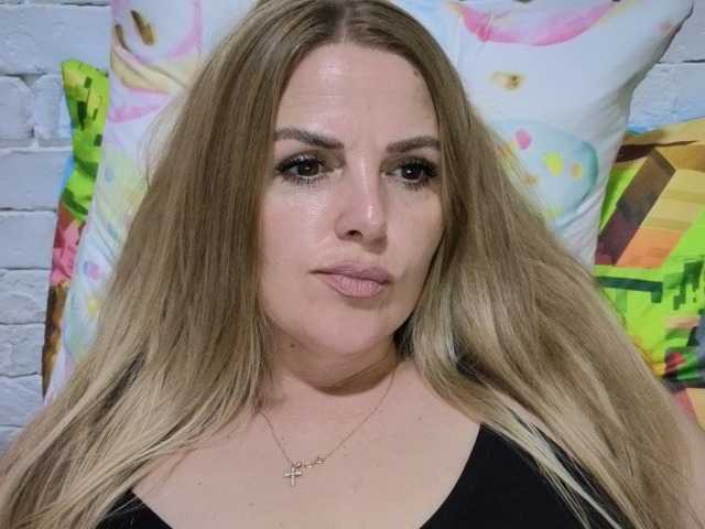 AngelAlone live webcam show