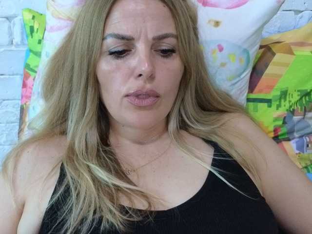 AngelAlone live webcam show