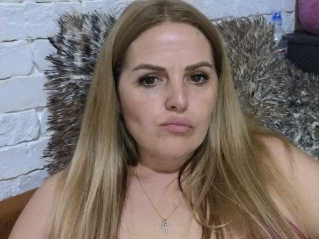 AngelAlone, en vivo ahora en BongaCams