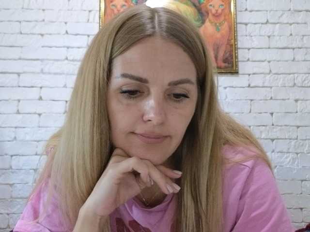 AngelAlone live webcam show