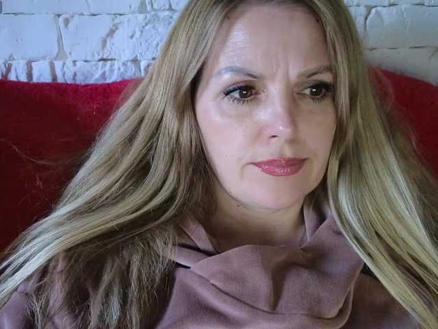 le modèle Angel_girllovemy est en webcam porno dans un show sur le site bongacams, il possède les tags suivants: White/Caucasian,Blonde,Shaved