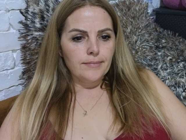 AngelAlone, en vivo ahora en BongaCams