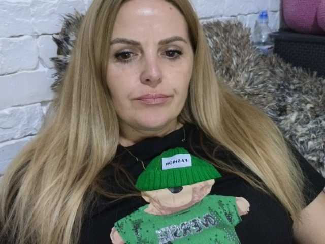AngelAlone, en vivo ahora en BongaCams