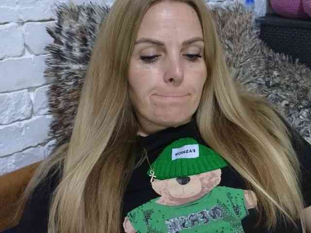 AngelAlone's webcam live show
