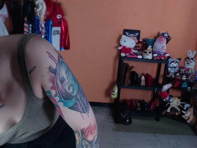 MiaJhons live cam on BongaCams