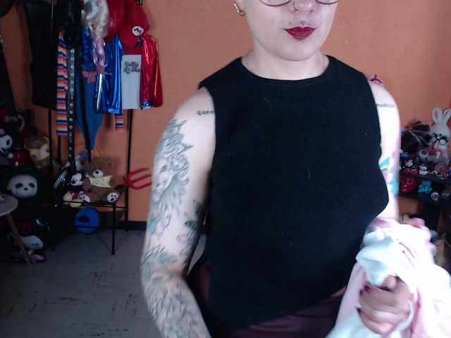 MiaJhons live cam on BongaCams