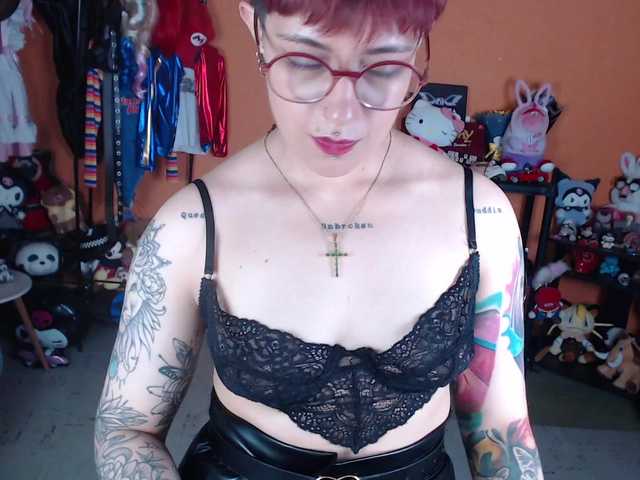 MiaJhons live cam on BongaCams