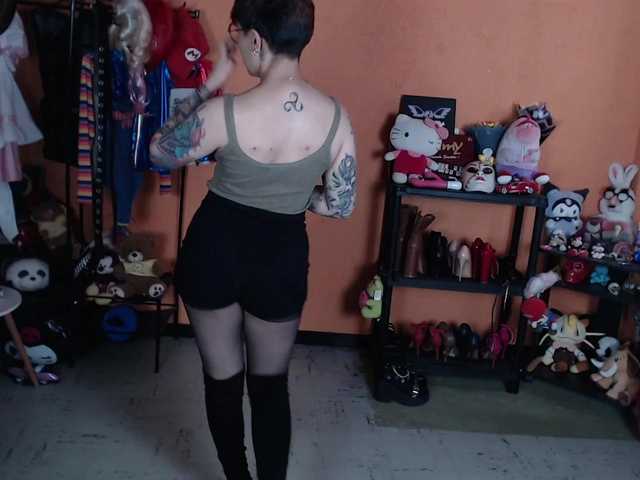 MiaJhons live webcam show