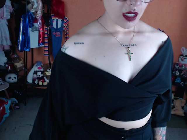 MiaJhons live on BongaCams
