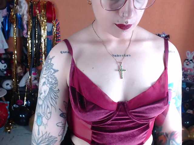 MiaJhons live cam on BongaCams