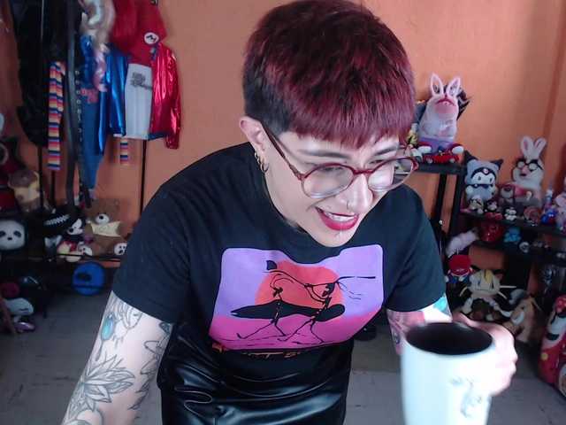 MiaJhons live cam on BongaCams