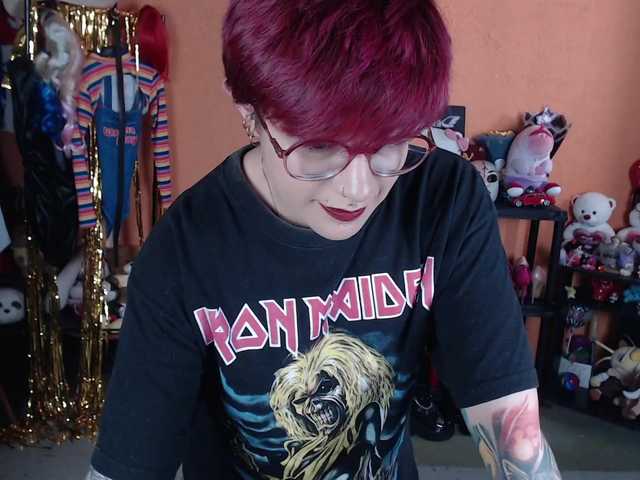MissMia — live female cam
