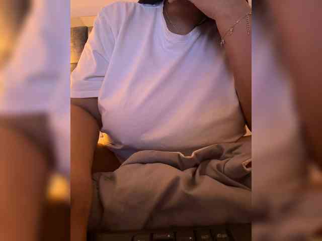 IrisEvans Live Webcam on BongaCams